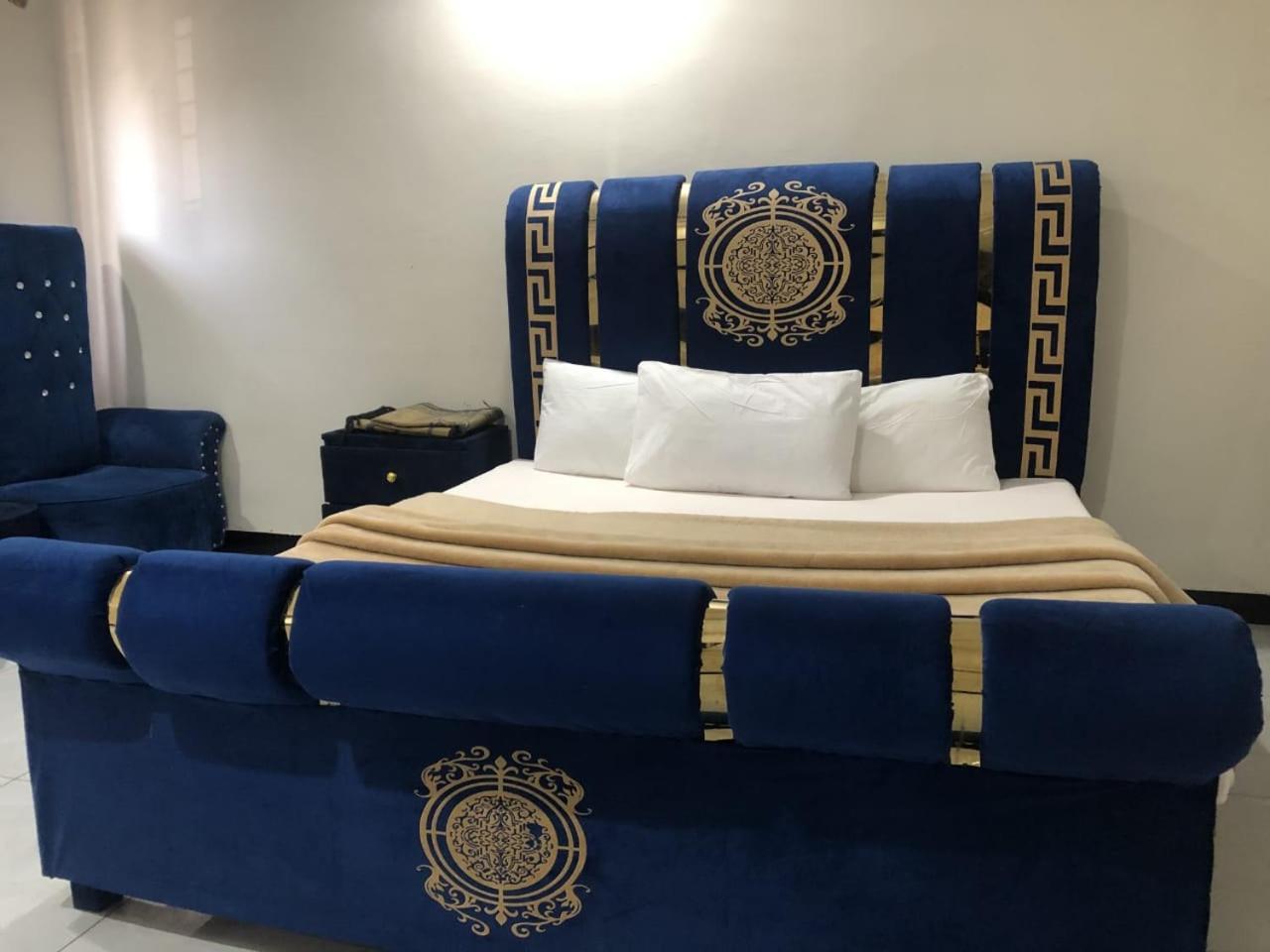 Hotel Islamabad Crown Равалпинди Екстериор снимка